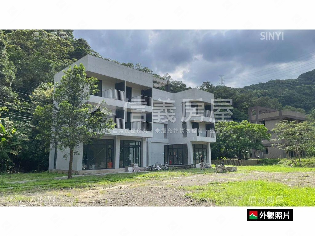 無人住過清水模別墅Ａ房屋室內格局與周邊環境