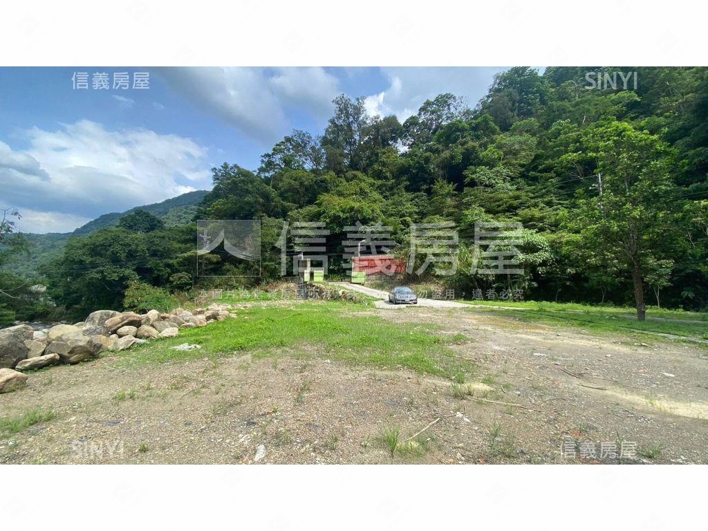 無人住過清水模別墅Ａ房屋室內格局與周邊環境
