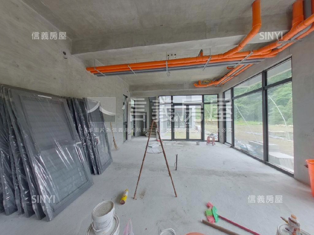 無人住過清水模別墅Ａ房屋室內格局與周邊環境