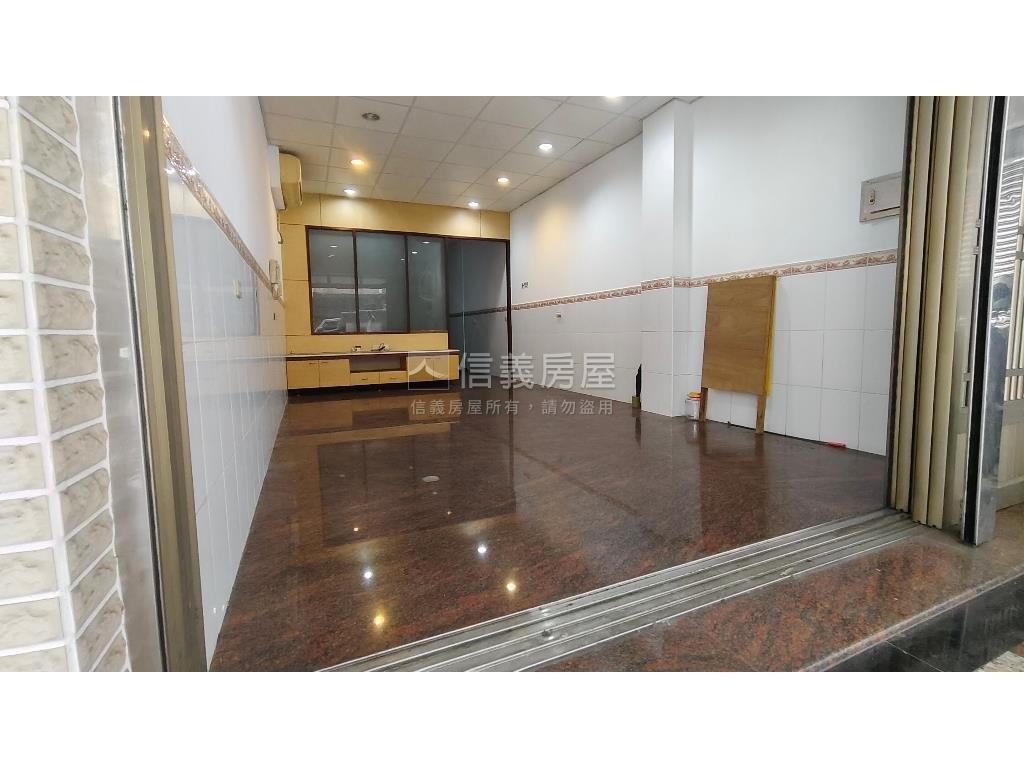 五甲騎樓正街美透天房屋室內格局與周邊環境