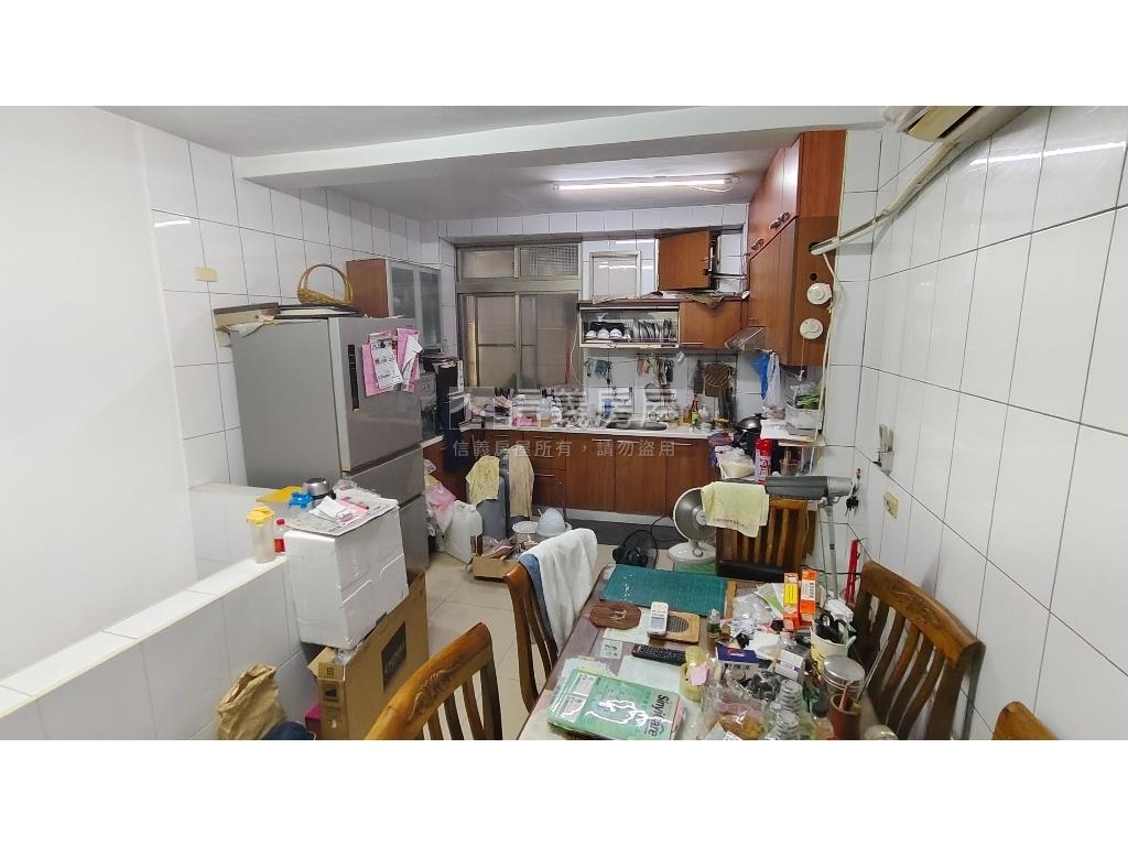 五甲騎樓正街美透天房屋室內格局與周邊環境