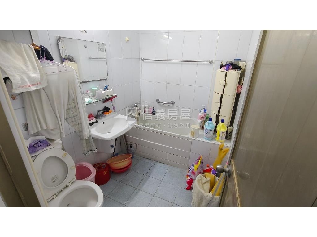 五甲騎樓正街美透天房屋室內格局與周邊環境