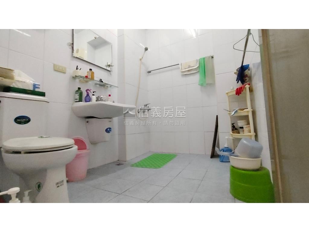 五甲騎樓正街美透天房屋室內格局與周邊環境