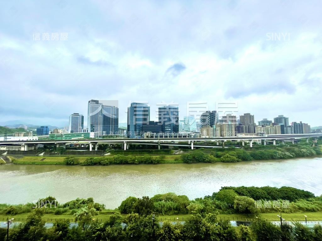 鳳凰水岸河景Ａ戶房屋室內格局與周邊環境