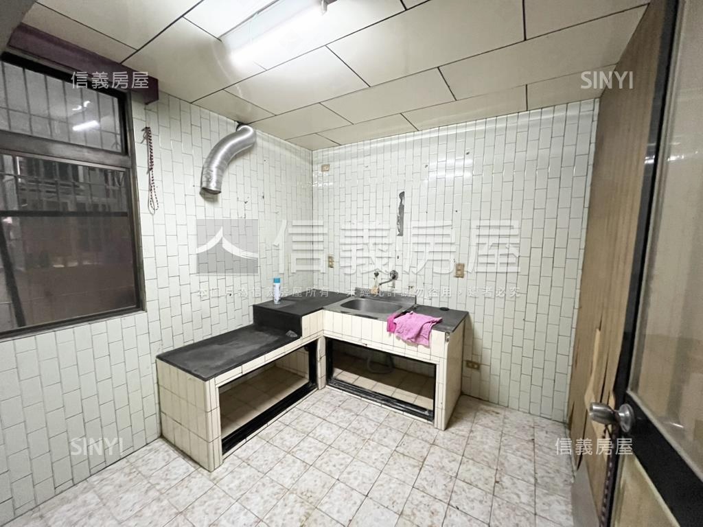 屋主誠售｜低總價三樓房屋室內格局與周邊環境