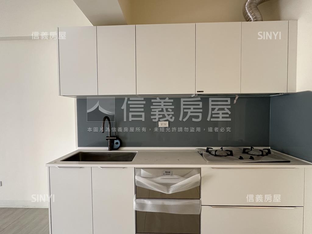 大寮捷運邊間車庫透天房屋室內格局與周邊環境