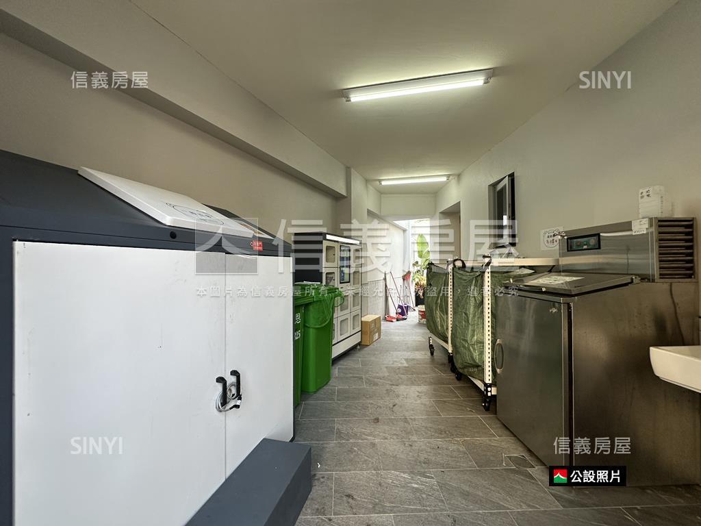 大寮捷運邊間車庫透天房屋室內格局與周邊環境