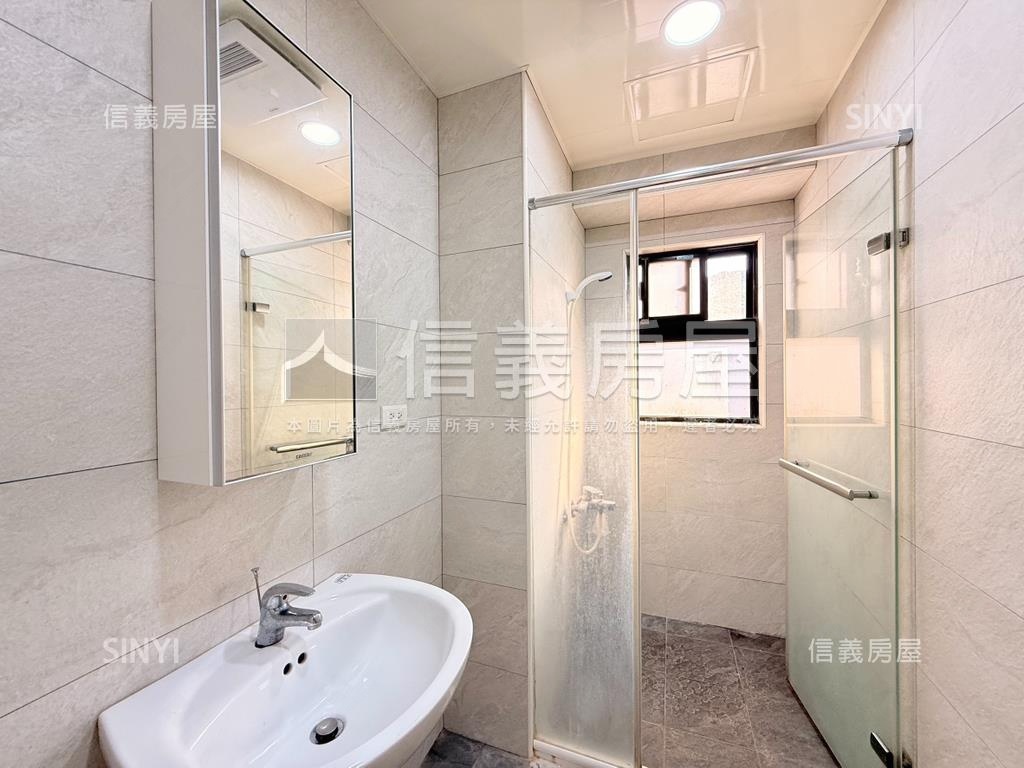 專任！帝王美妝３＋１車位房屋室內格局與周邊環境