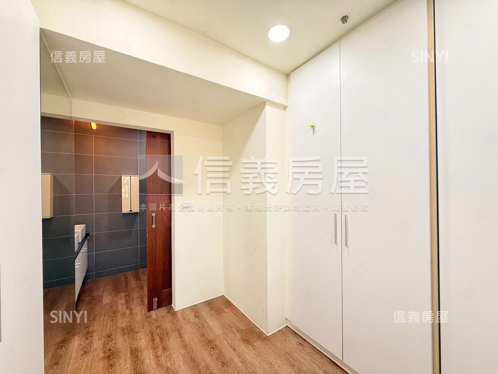 專任！帝王美妝３＋１車位房屋室內格局與周邊環境