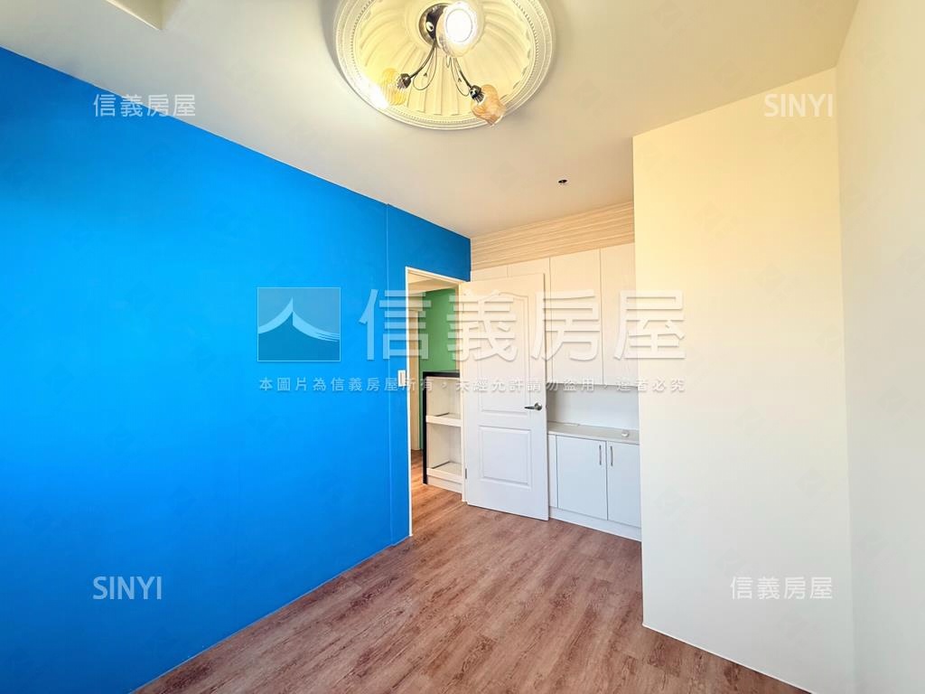 專任！帝王美妝３＋１車位房屋室內格局與周邊環境