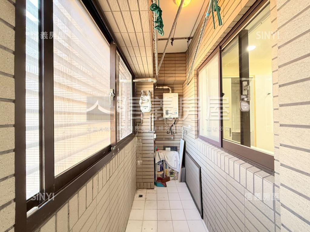 專任！帝王美妝３＋１車位房屋室內格局與周邊環境