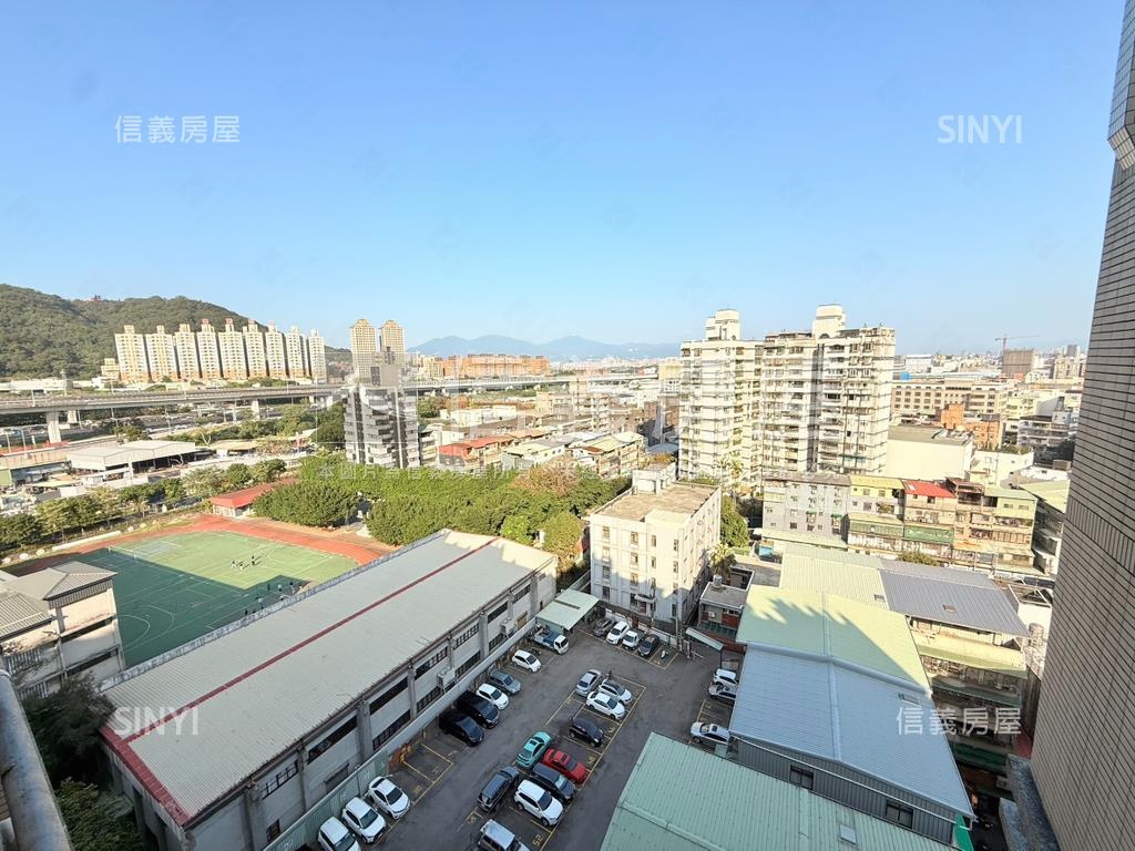 專任！帝王美妝３＋１車位房屋室內格局與周邊環境