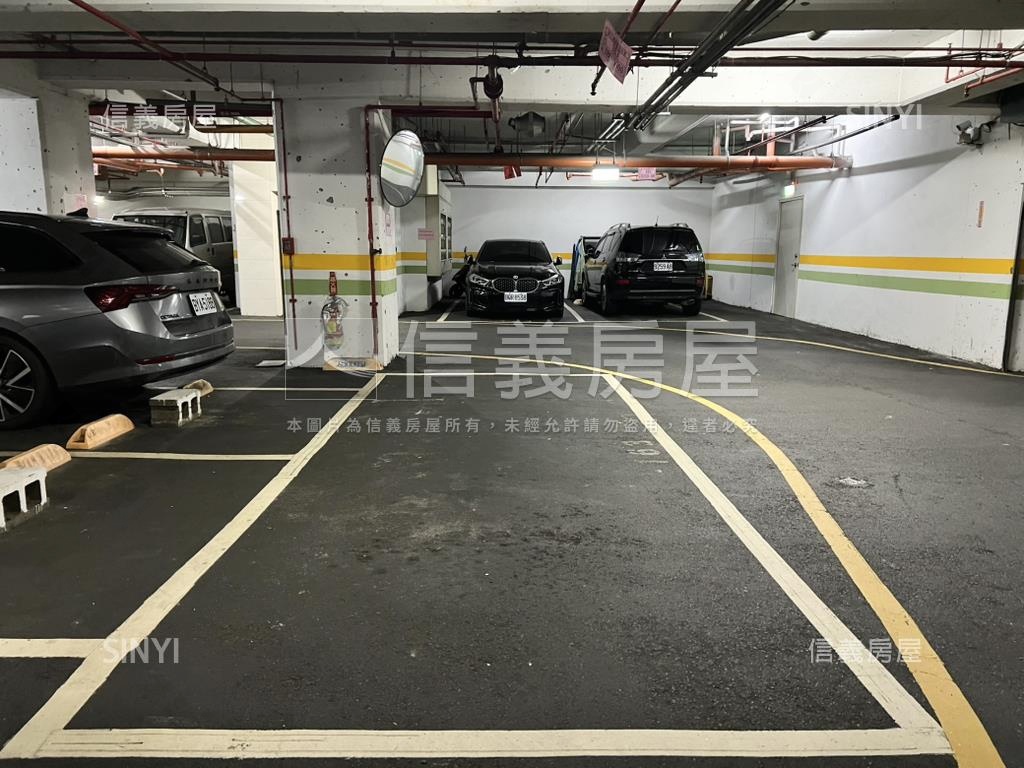 專任！帝王美妝３＋１車位房屋室內格局與周邊環境