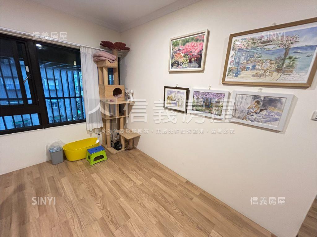 專任美河市挑高邊間採光房屋室內格局與周邊環境
