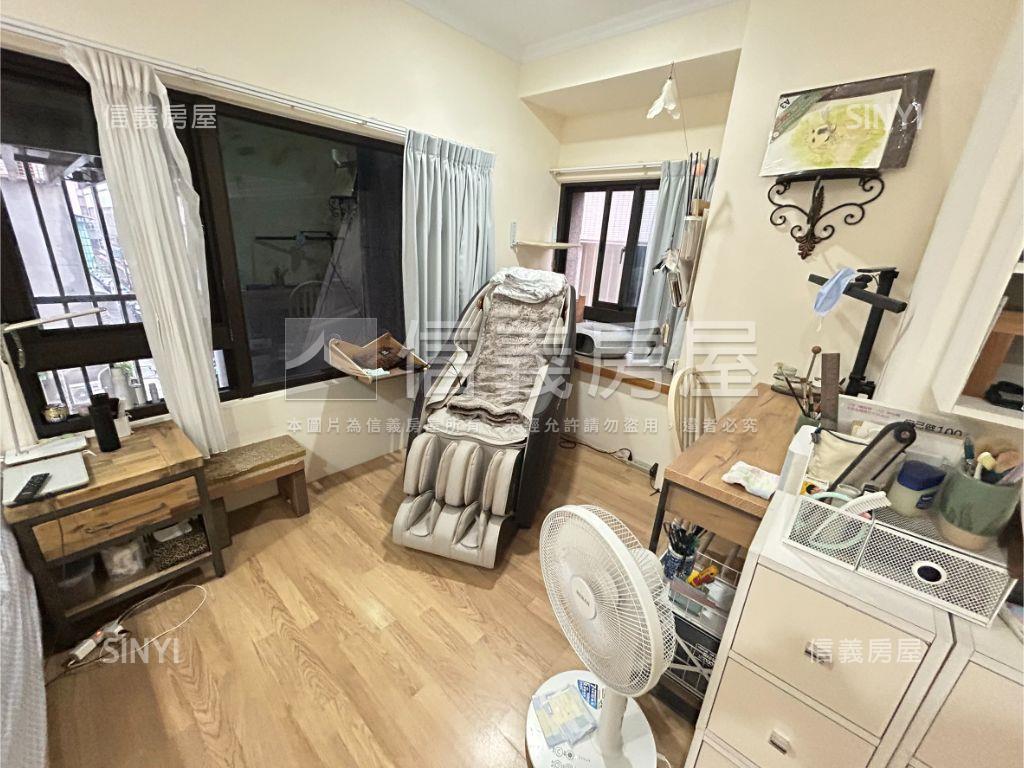 專任美河市挑高邊間採光房屋室內格局與周邊環境