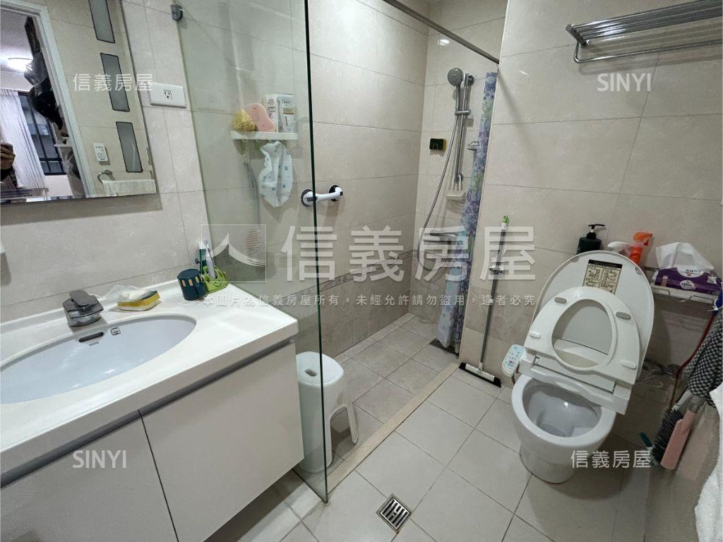 專任美河市挑高邊間採光房屋室內格局與周邊環境