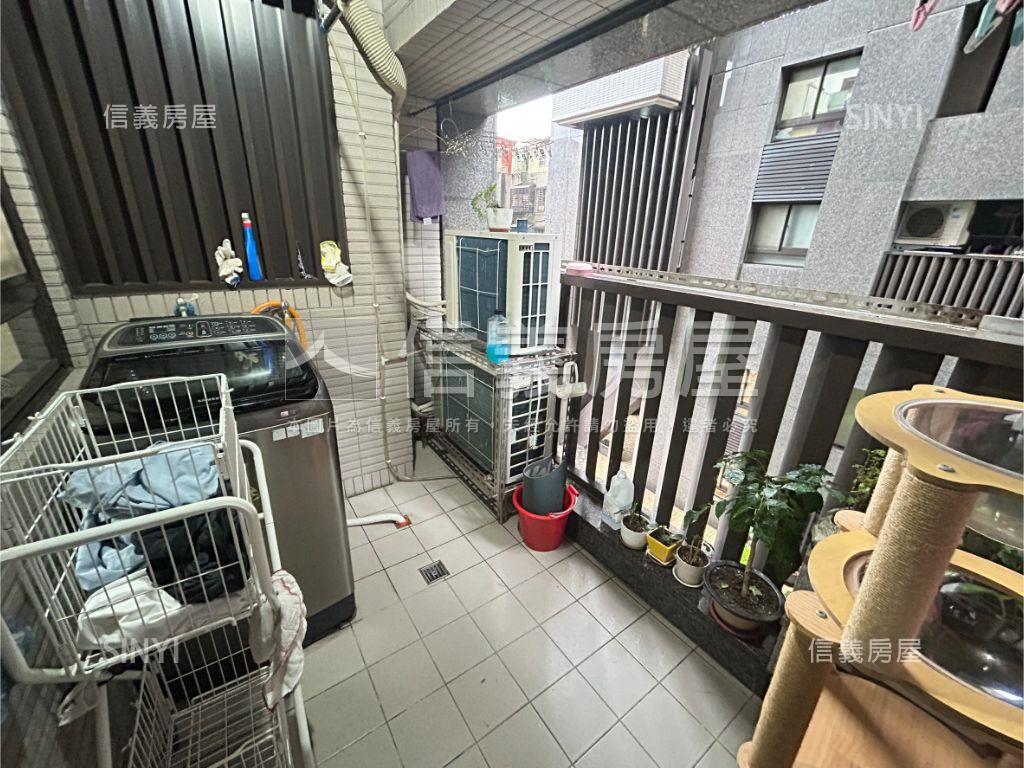 專任美河市挑高邊間採光房屋室內格局與周邊環境