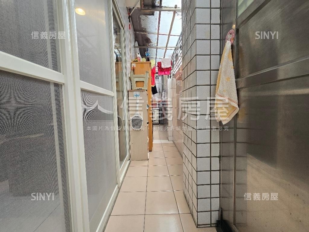南山中學精緻一樓方便停車房屋室內格局與周邊環境