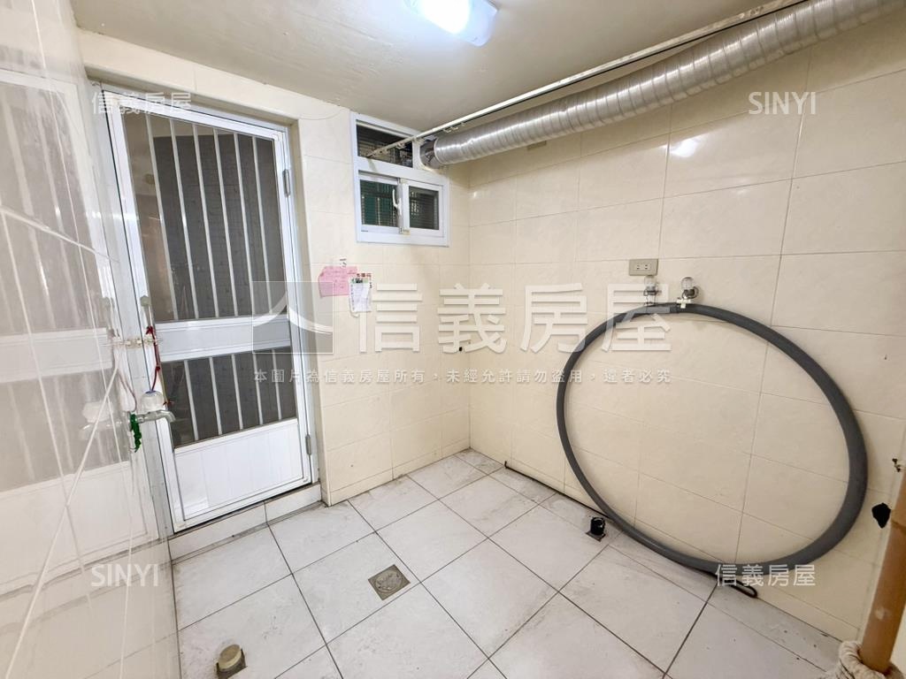 正義國小首排騎樓透天房屋室內格局與周邊環境