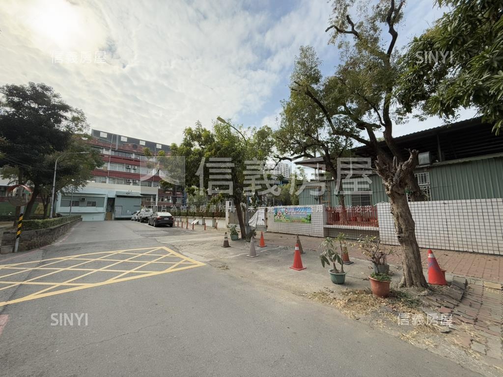 正義國小首排騎樓透天房屋室內格局與周邊環境