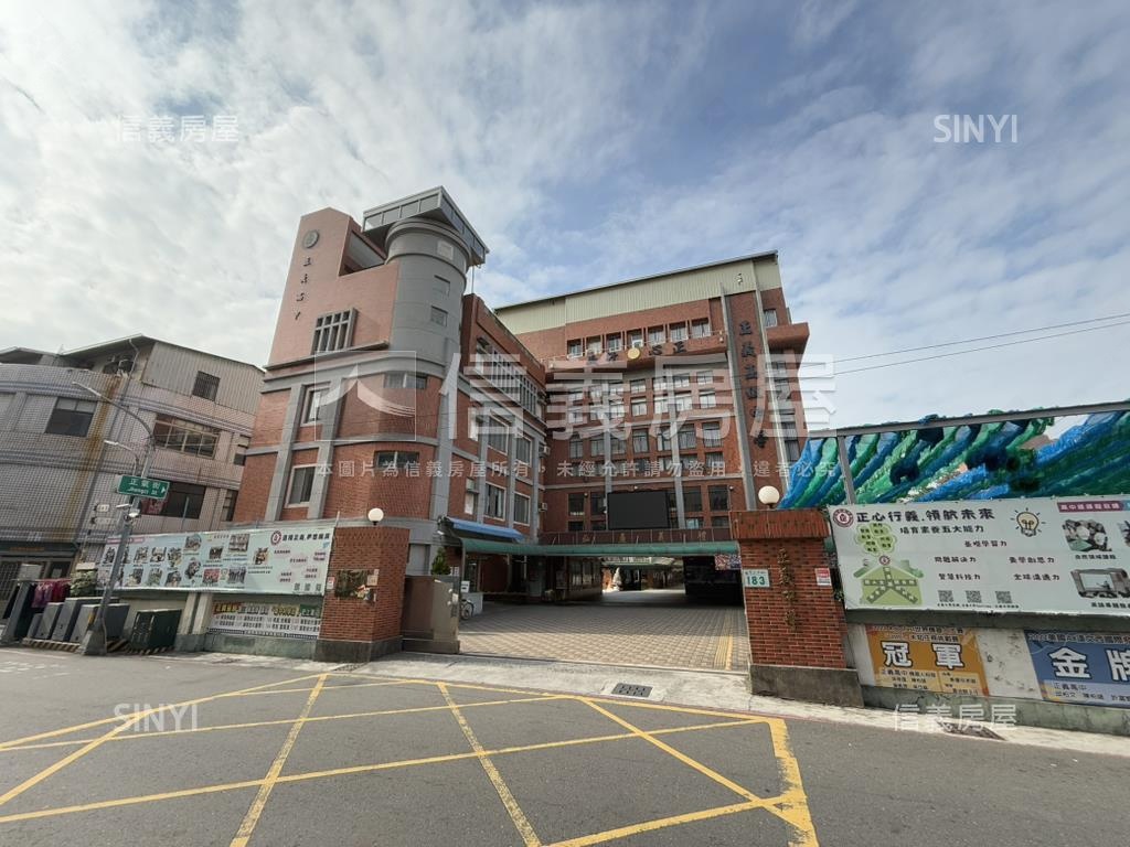 正義國小首排騎樓透天房屋室內格局與周邊環境