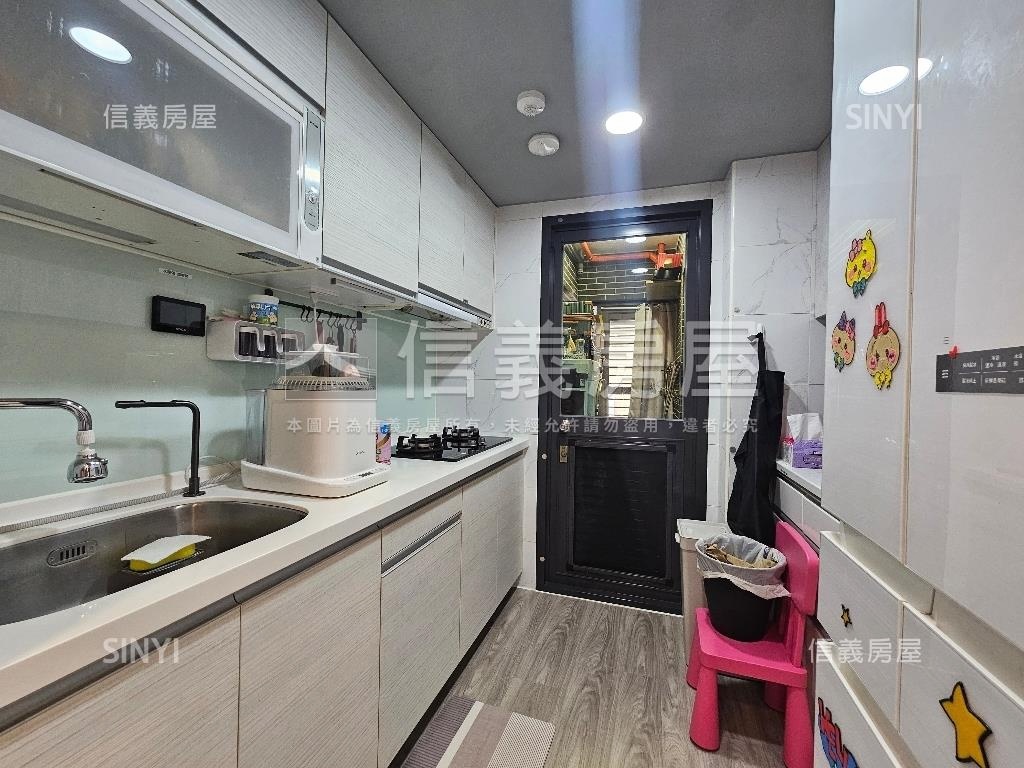 高鐵捷市城大三房附雙平車房屋室內格局與周邊環境