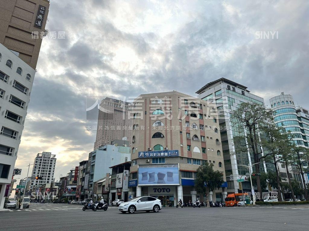 亞灣漢神大立面寬角店１房屋室內格局與周邊環境