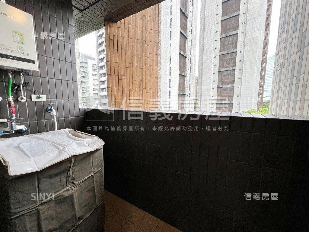 心居邊間兩房車位房屋室內格局與周邊環境