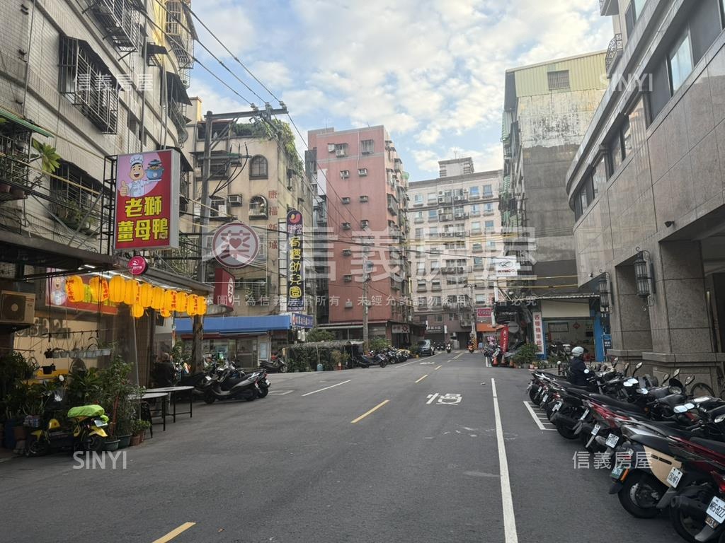 斐麗高樓景觀近捷運三房房屋室內格局與周邊環境