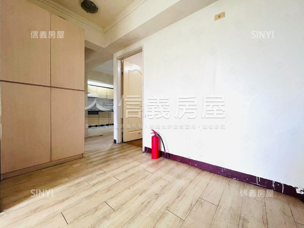 楊梅交流道美二房車位房屋室內格局與周邊環境