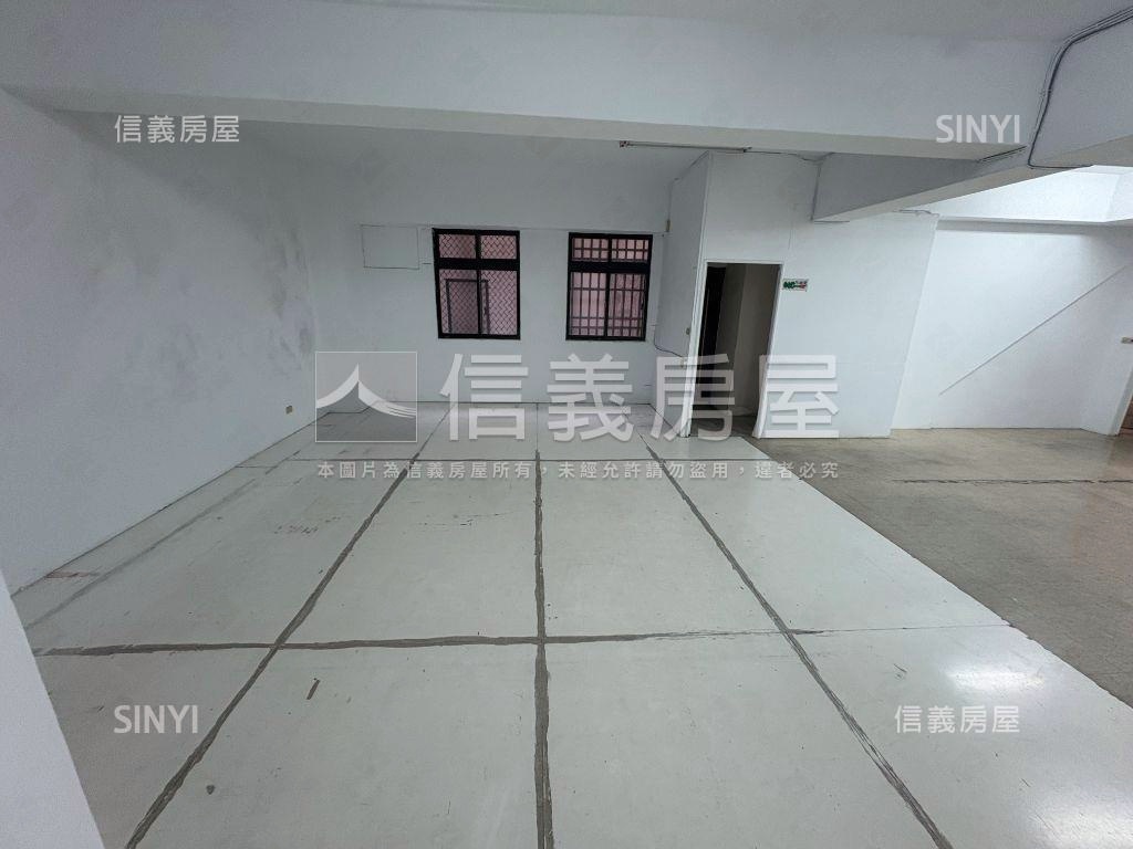 名門廣場１加二樓面寬店面房屋室內格局與周邊環境