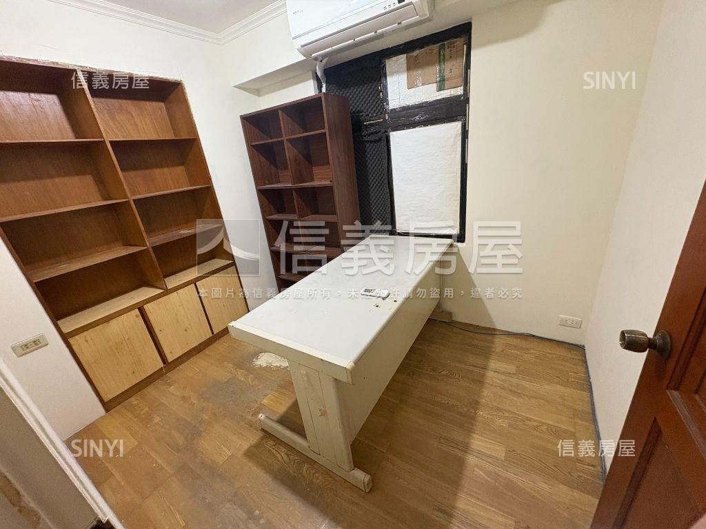 名門廣場１加二樓面寬店面房屋室內格局與周邊環境