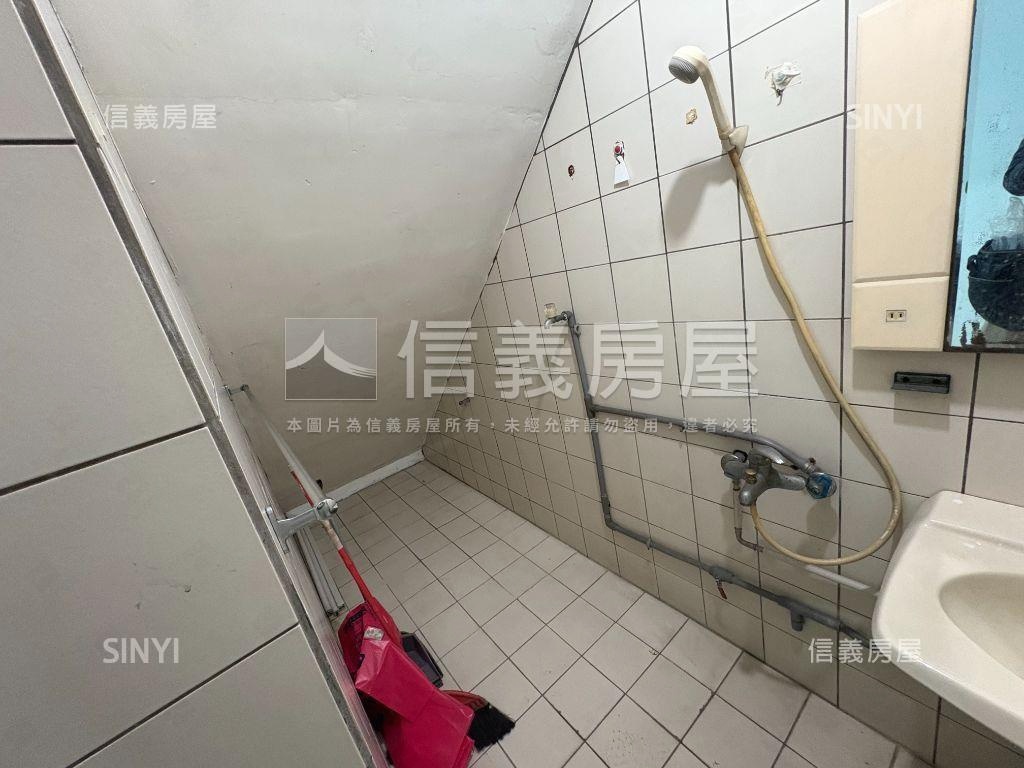 名門廣場１加二樓面寬店面房屋室內格局與周邊環境