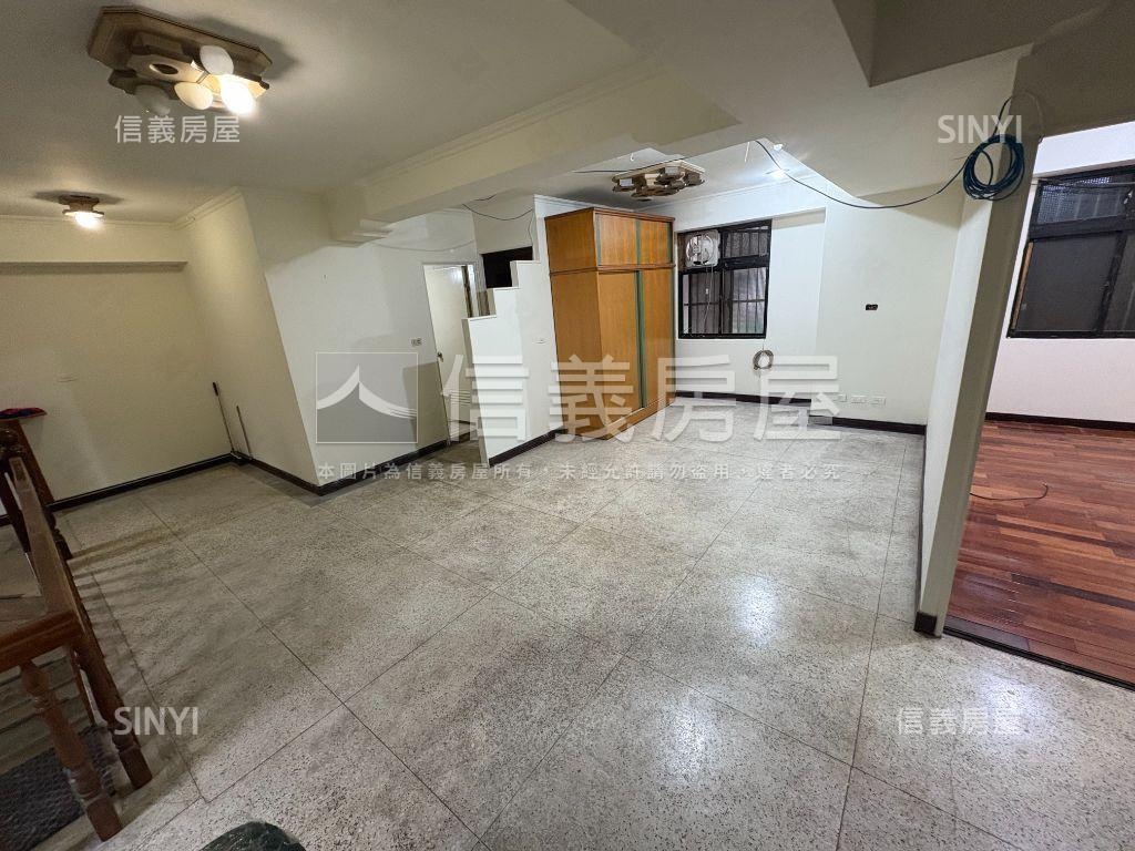 名門廣場１加二樓面寬店面房屋室內格局與周邊環境