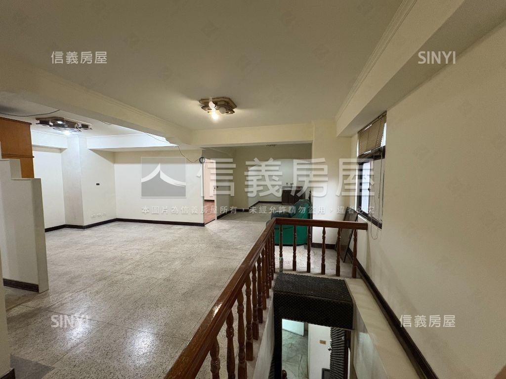 名門廣場１加二樓面寬店面房屋室內格局與周邊環境