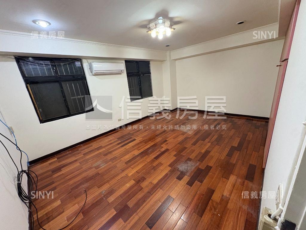 名門廣場１加二樓面寬店面房屋室內格局與周邊環境