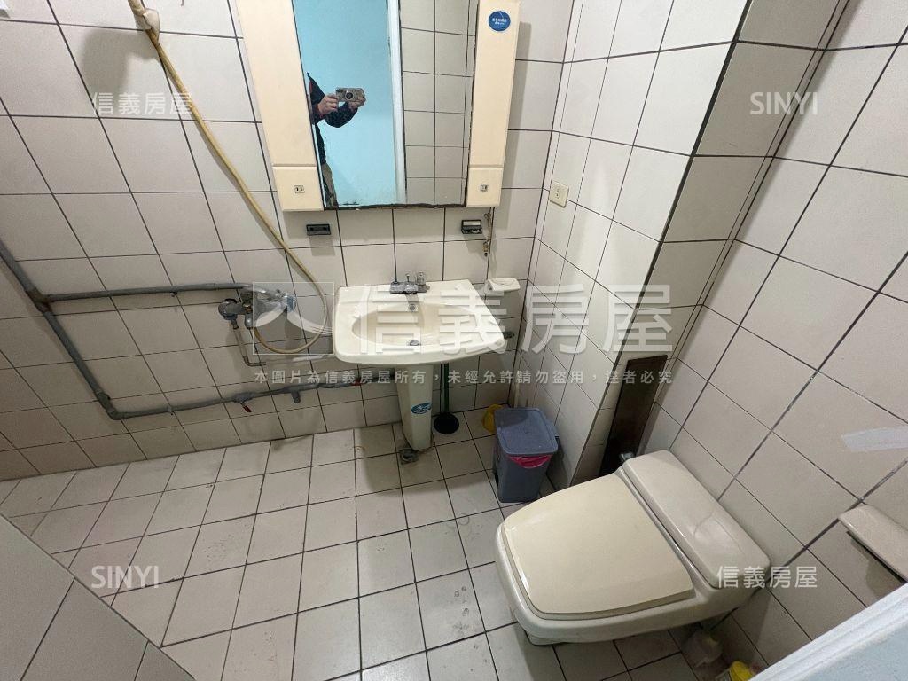 名門廣場１加二樓面寬店面房屋室內格局與周邊環境