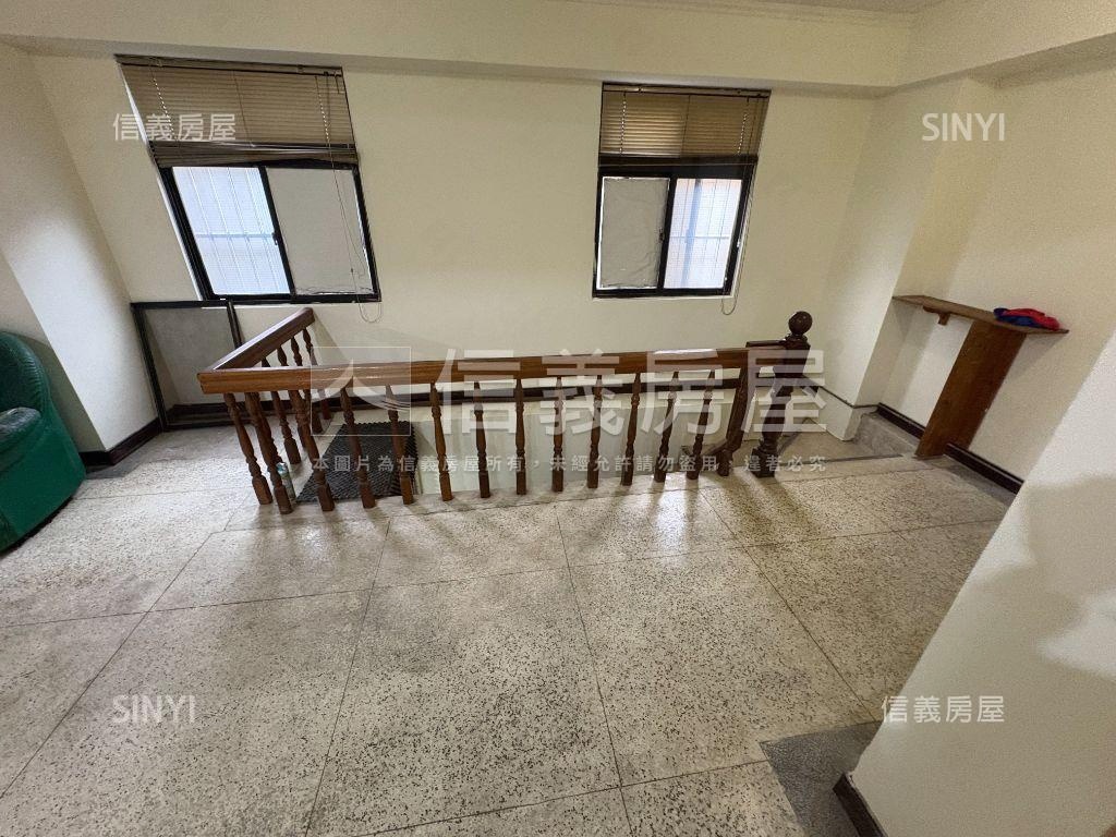 名門廣場１加二樓面寬店面房屋室內格局與周邊環境