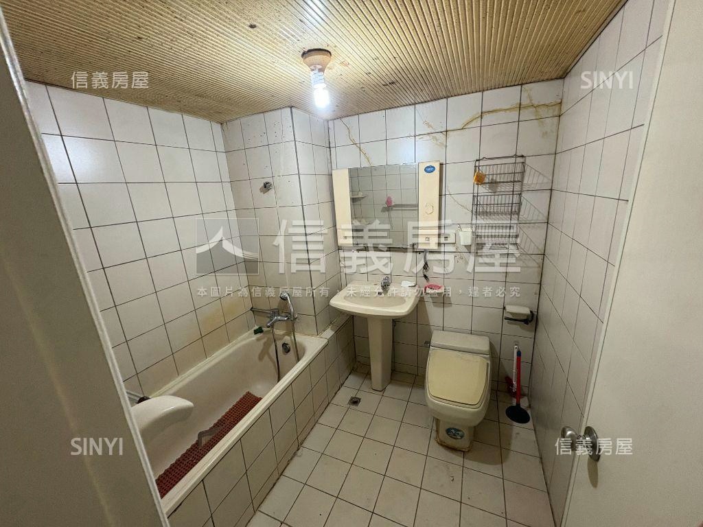 名門廣場１加二樓面寬店面房屋室內格局與周邊環境