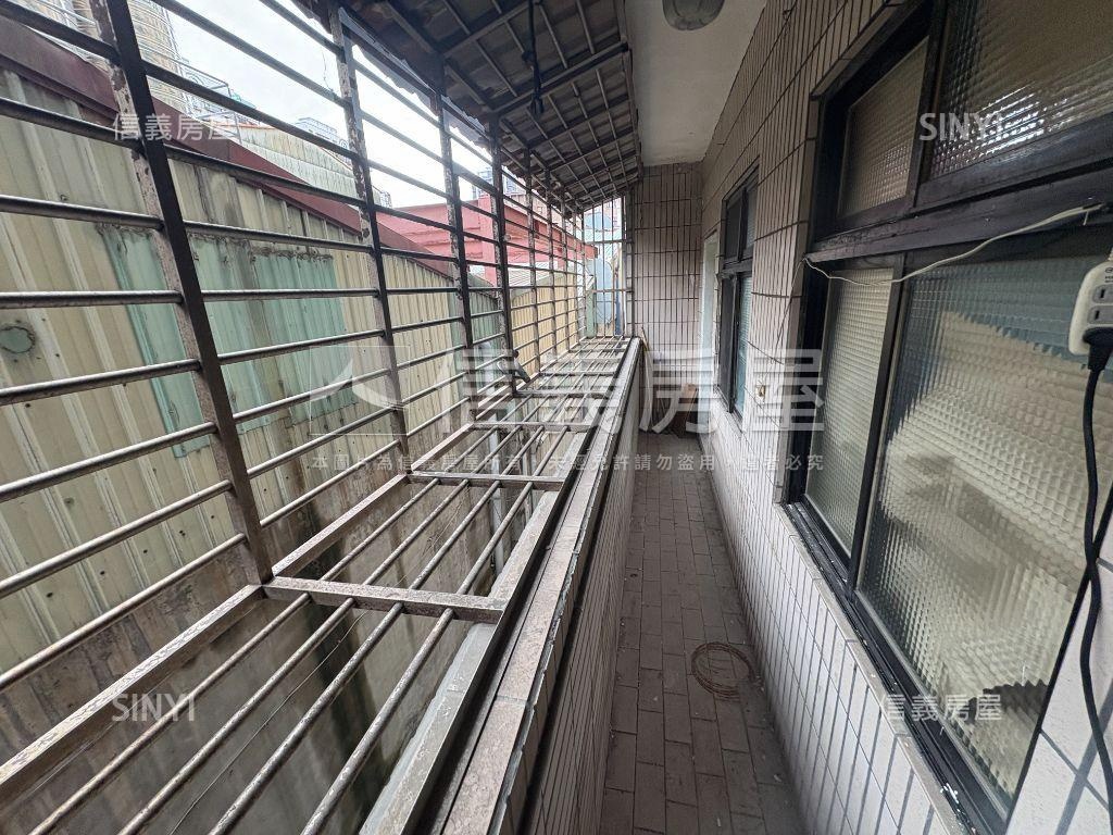 名門廣場１加二樓面寬店面房屋室內格局與周邊環境