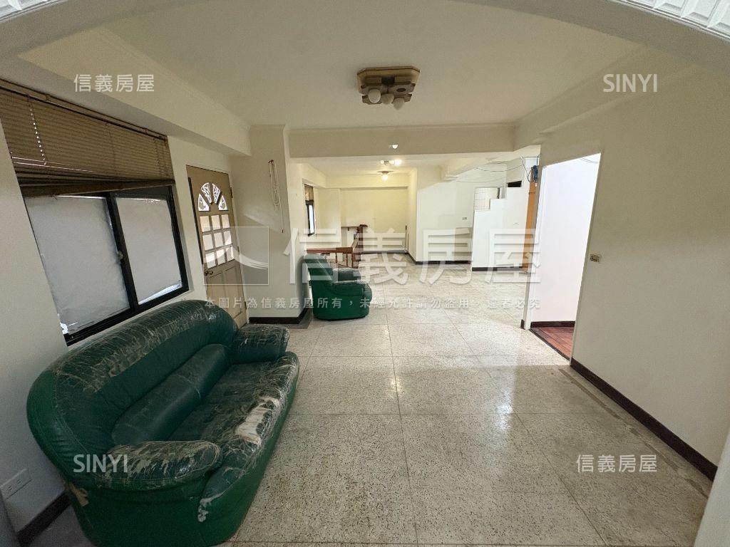 名門廣場１加二樓面寬店面房屋室內格局與周邊環境