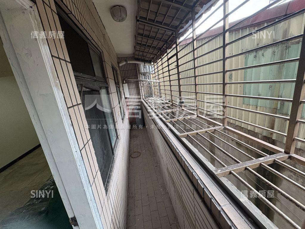 名門廣場１加二樓面寬店面房屋室內格局與周邊環境