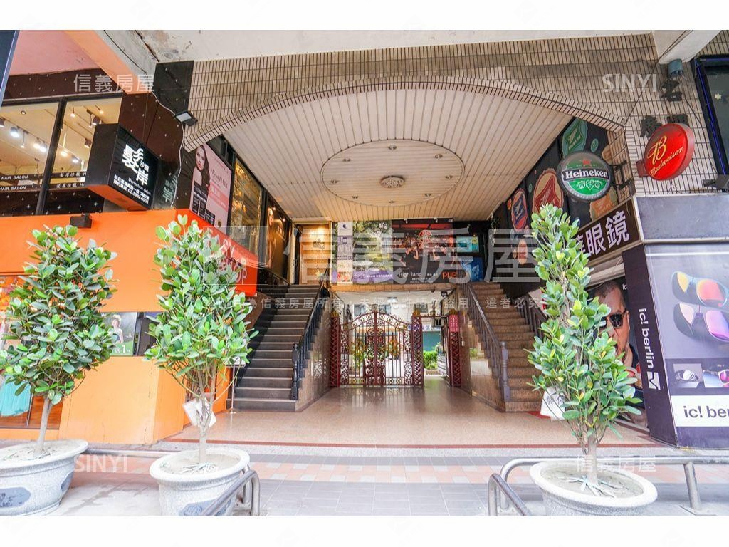 名門廣場１加二樓面寬店面房屋室內格局與周邊環境
