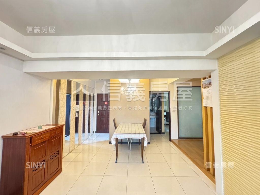 亞灣直接入住配平移車位房屋室內格局與周邊環境