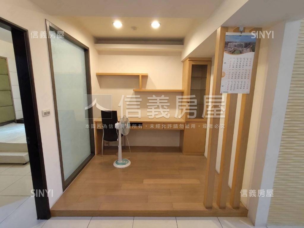 亞灣直接入住配平移車位房屋室內格局與周邊環境