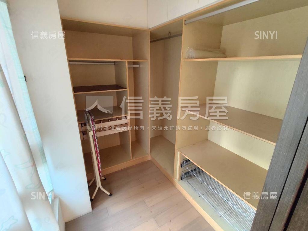 亞灣直接入住配平移車位房屋室內格局與周邊環境