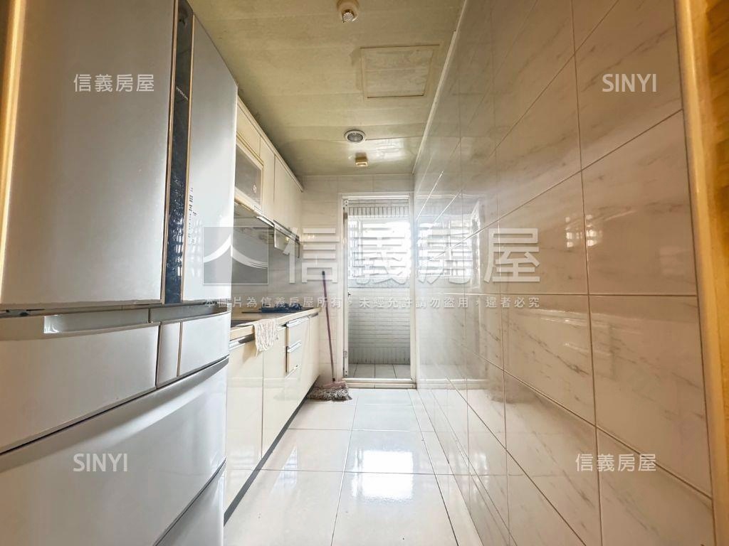 亞灣直接入住配平移車位房屋室內格局與周邊環境