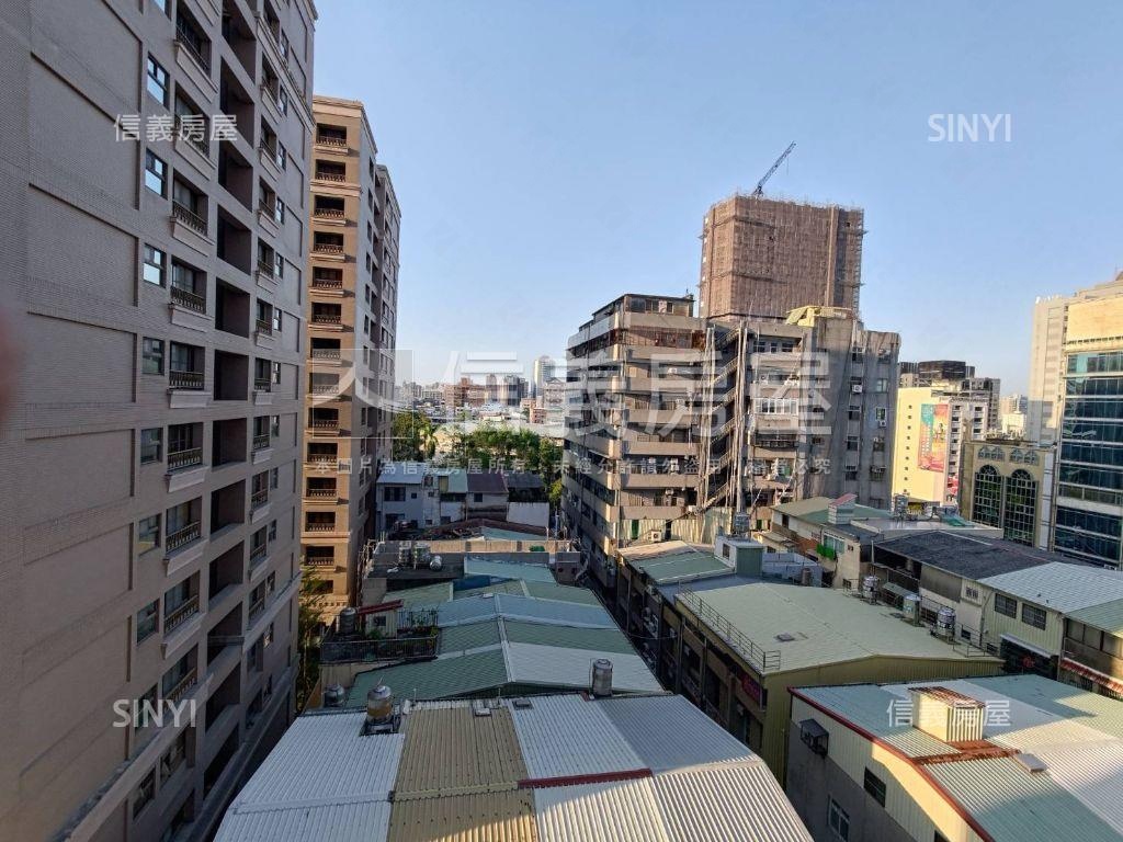 亞灣直接入住配平移車位房屋室內格局與周邊環境