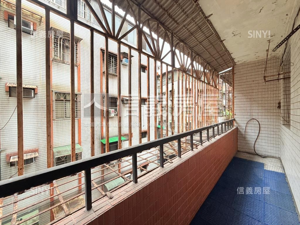 近好市多中和積穗方正３房房屋室內格局與周邊環境