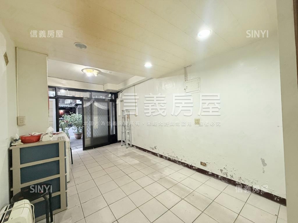 捷運板南線金店面房屋室內格局與周邊環境